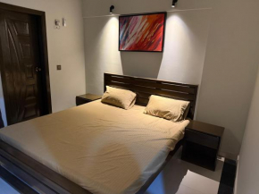 3 bed furnished appartment with free wifi and kitchen facility